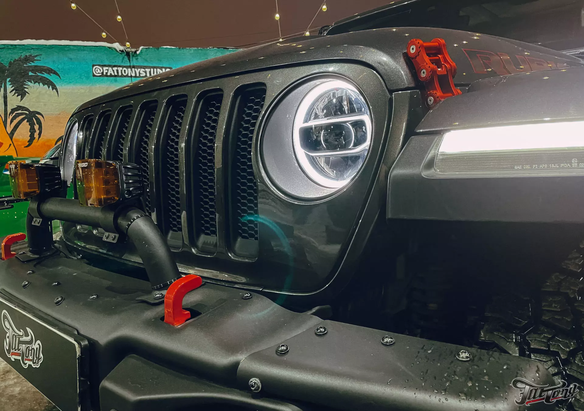 Jeep Wrangler Rubicon. Ангельские глазки